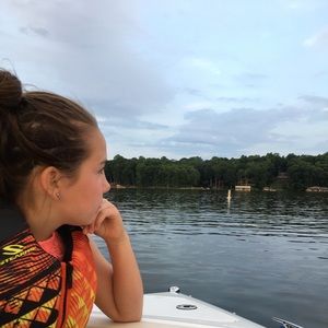 Meet your Posher, Averi